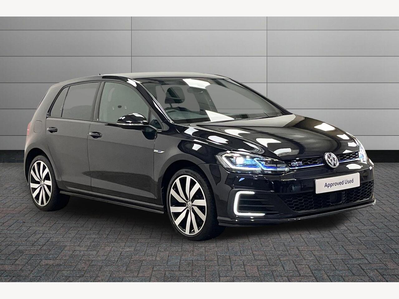 Main listing image - Volkswagen Golf GTE