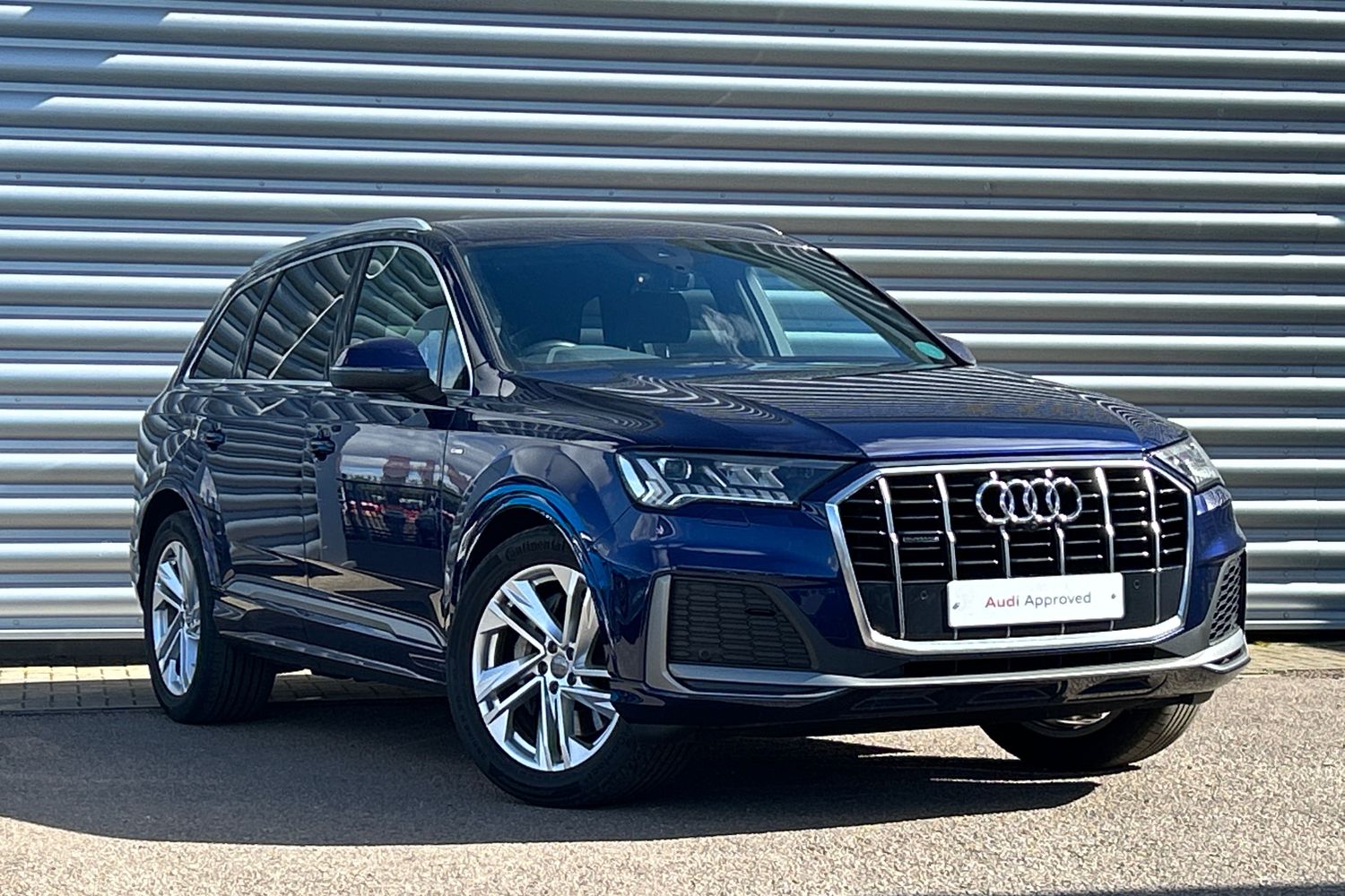 Main listing image - Audi Q7