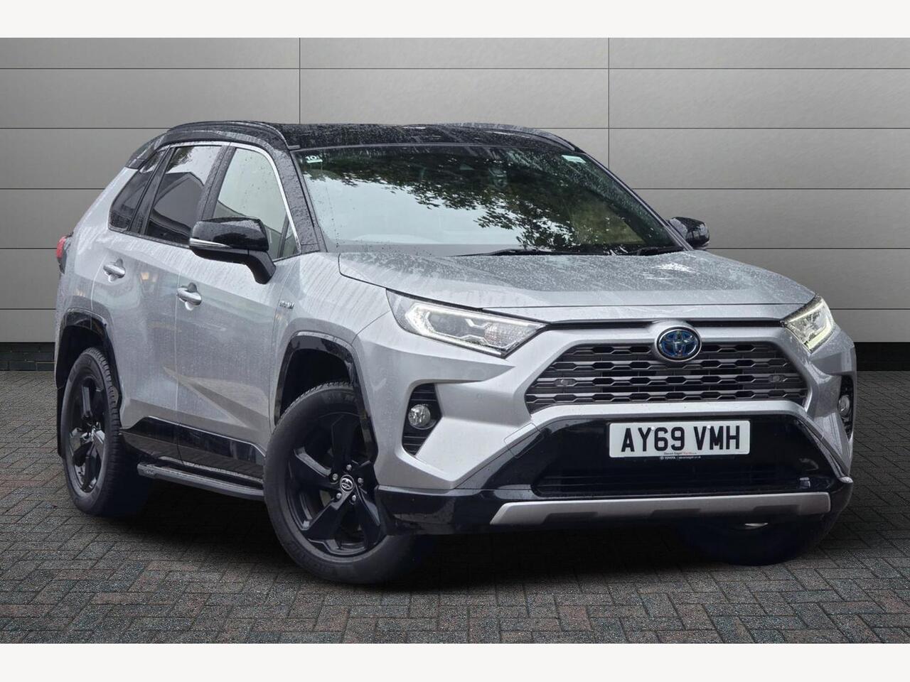 Main listing image - Toyota RAV4