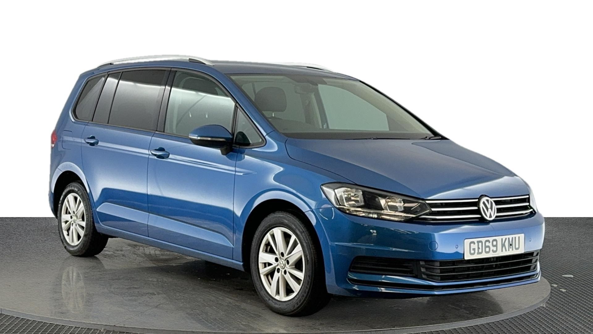 Main listing image - Volkswagen Touran