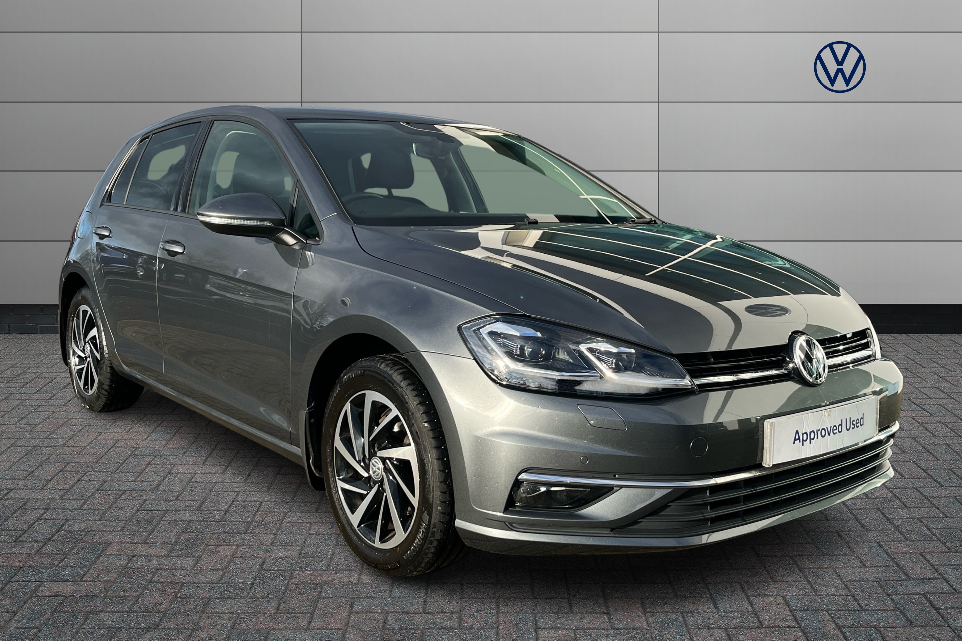 Main listing image - Volkswagen Golf