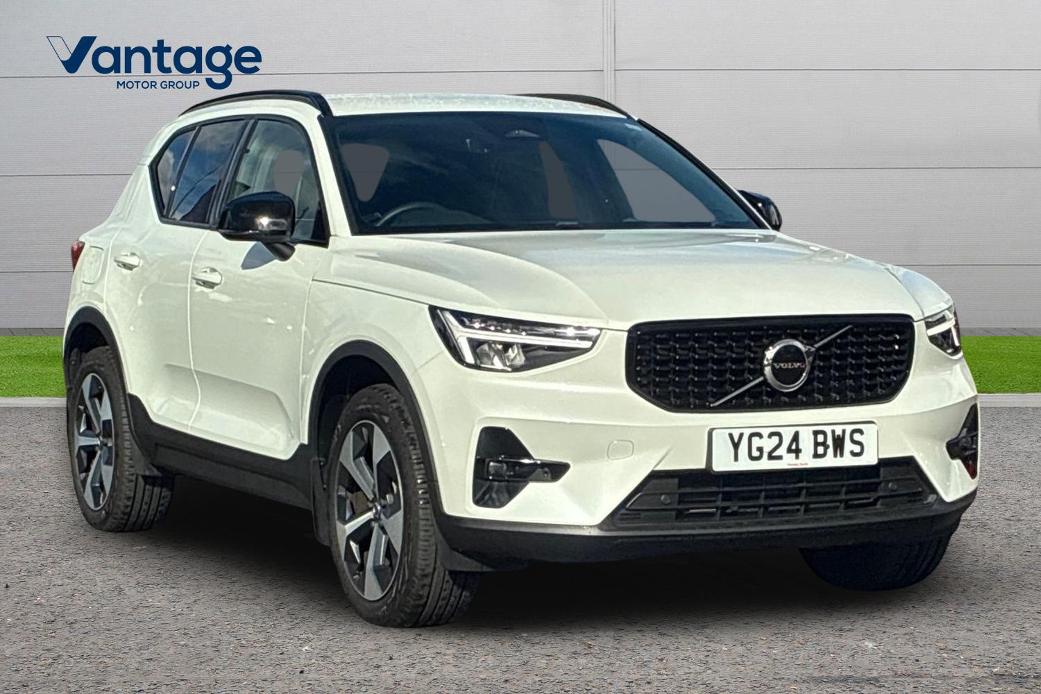 Main listing image - Volvo XC40