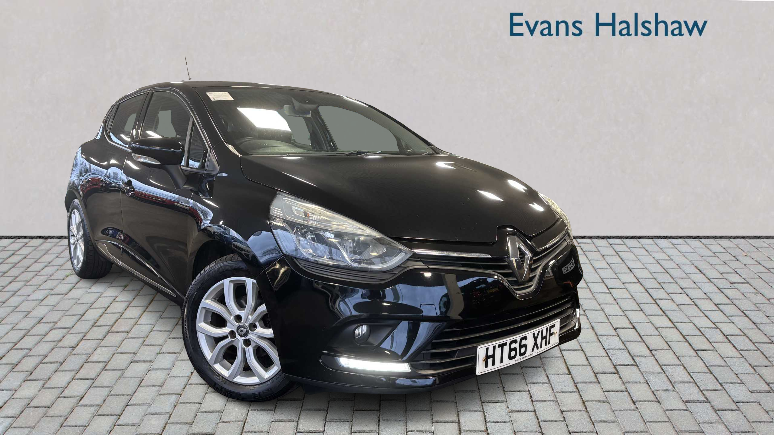 Main listing image - Renault Clio