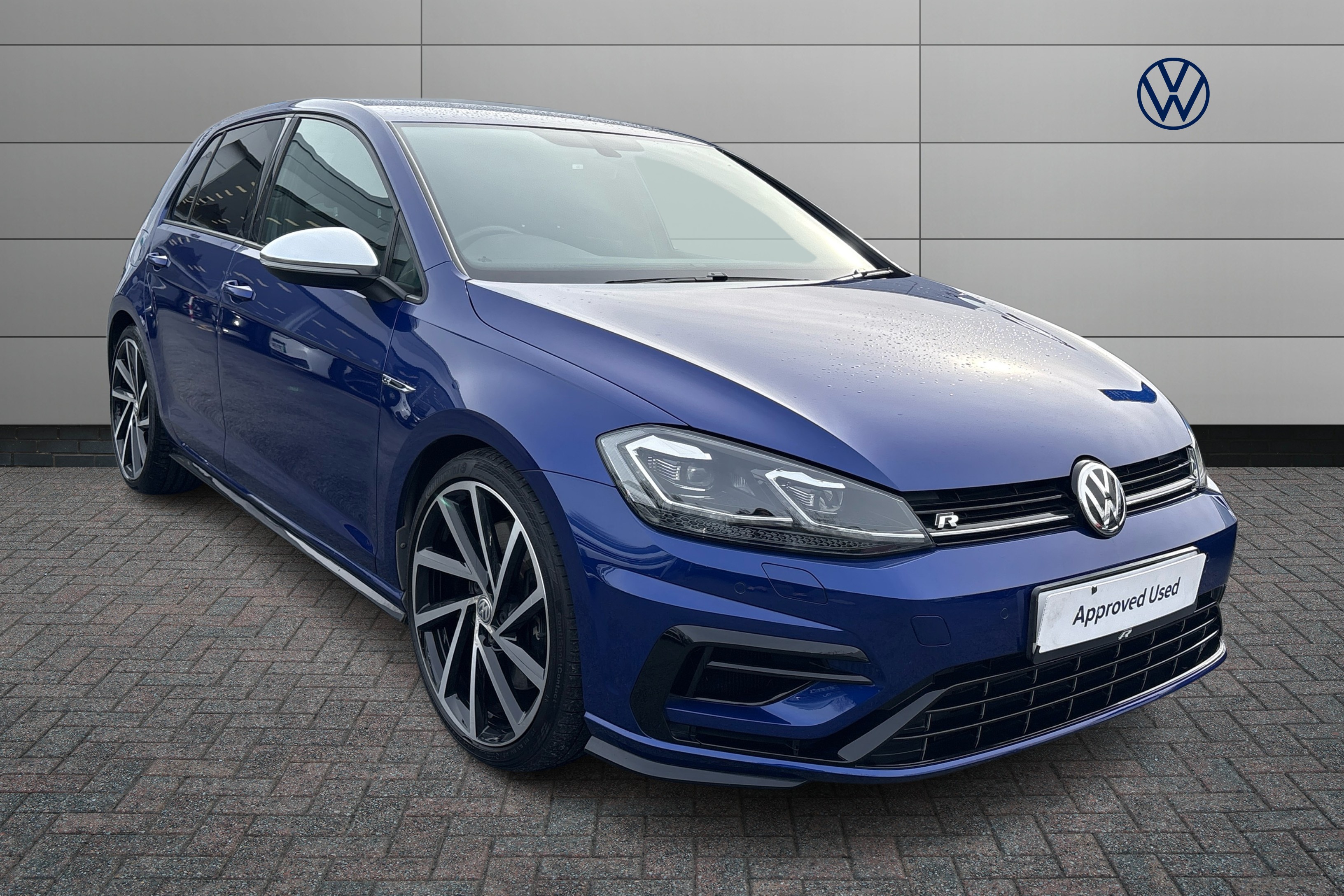 Main listing image - Volkswagen Golf R