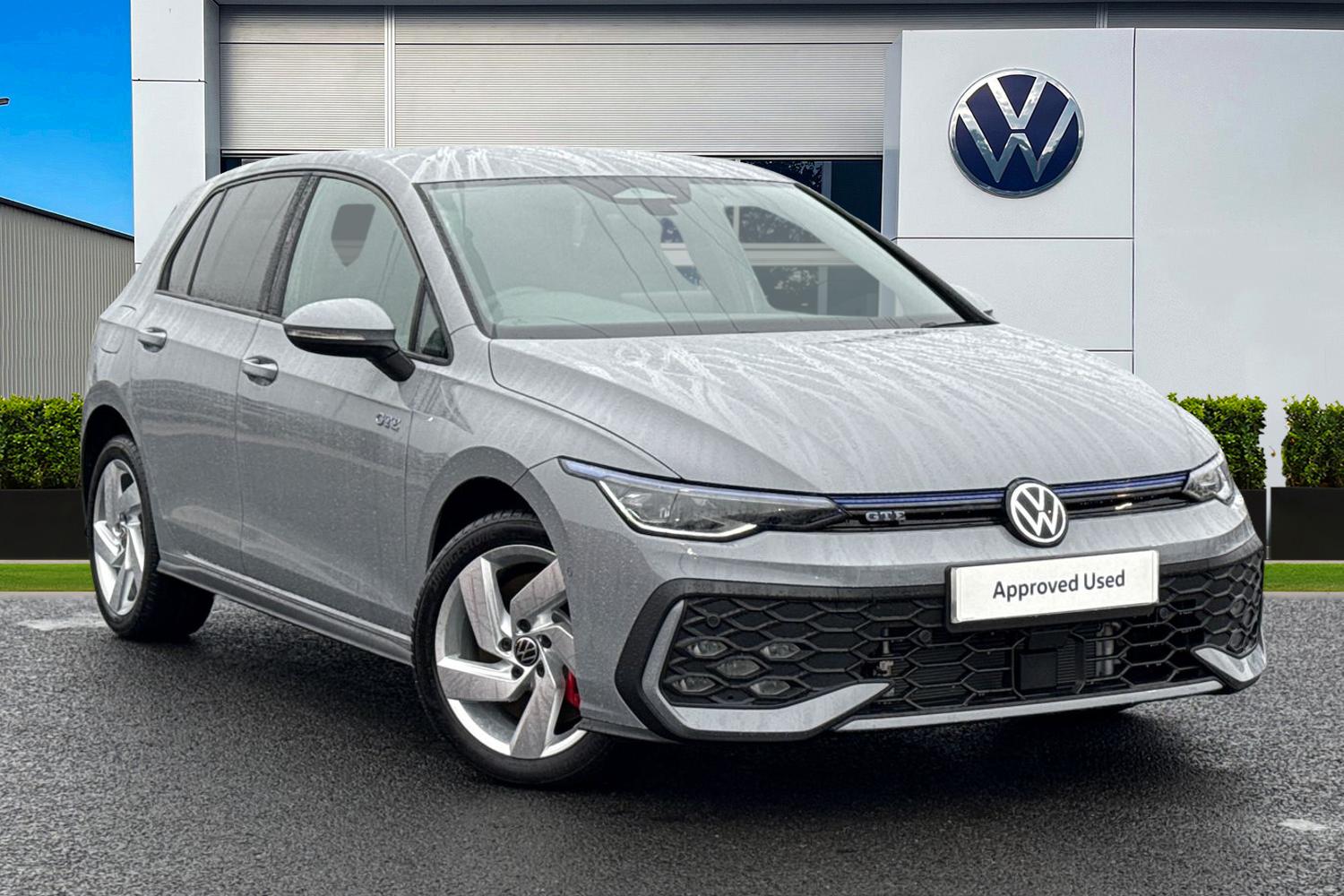 Main listing image - Volkswagen Golf GTE