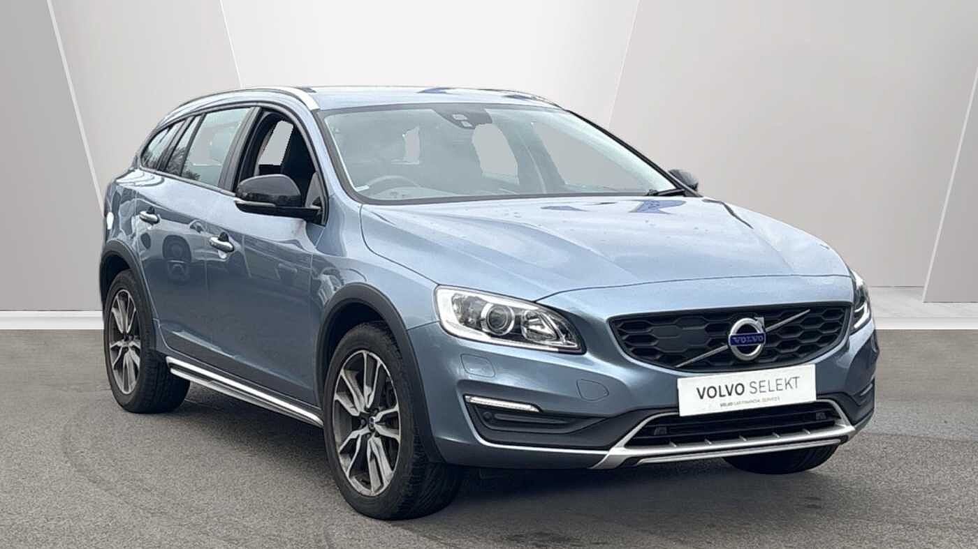 Main listing image - Volvo V60 Cross Country