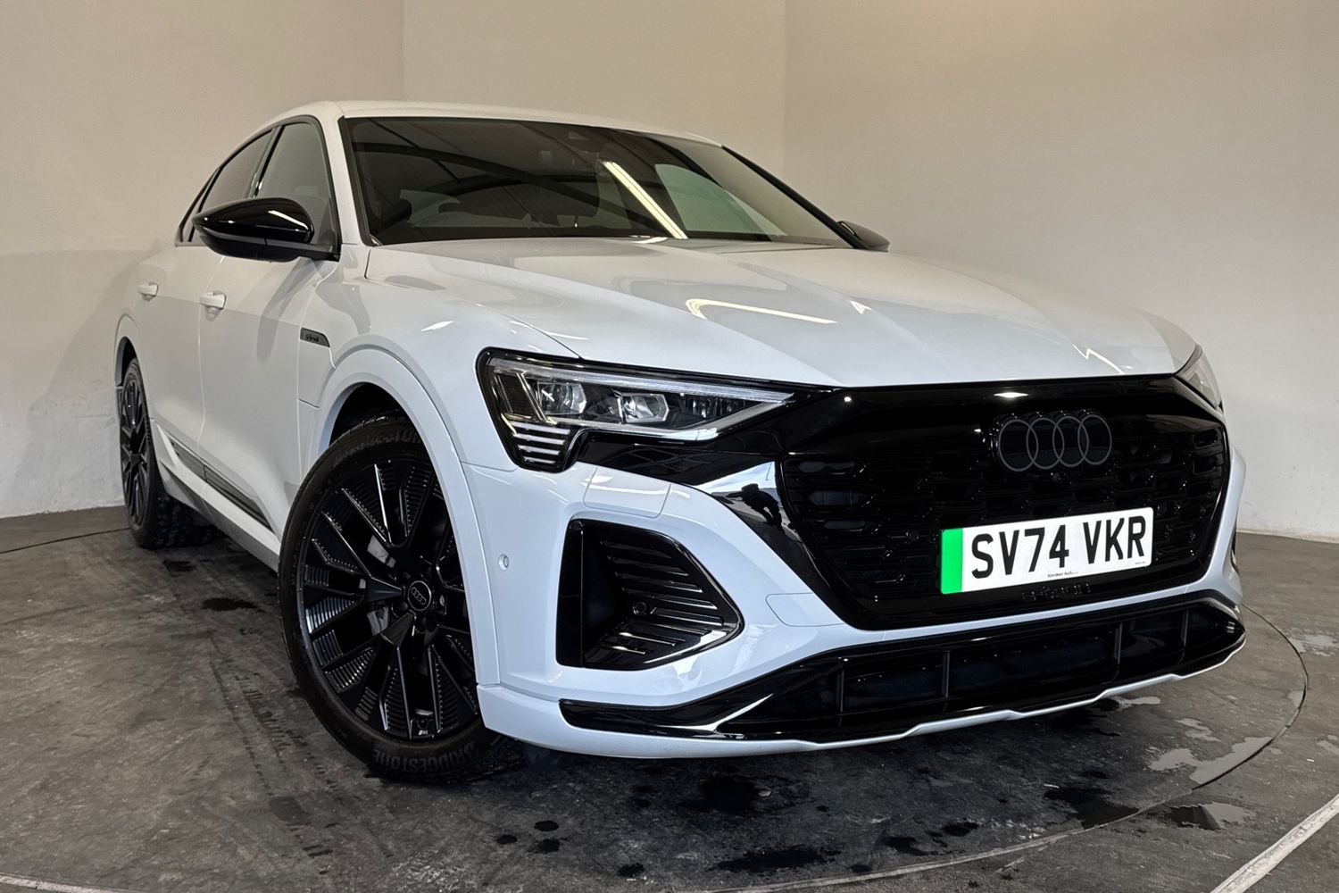 Main listing image - Audi Q8 e-tron