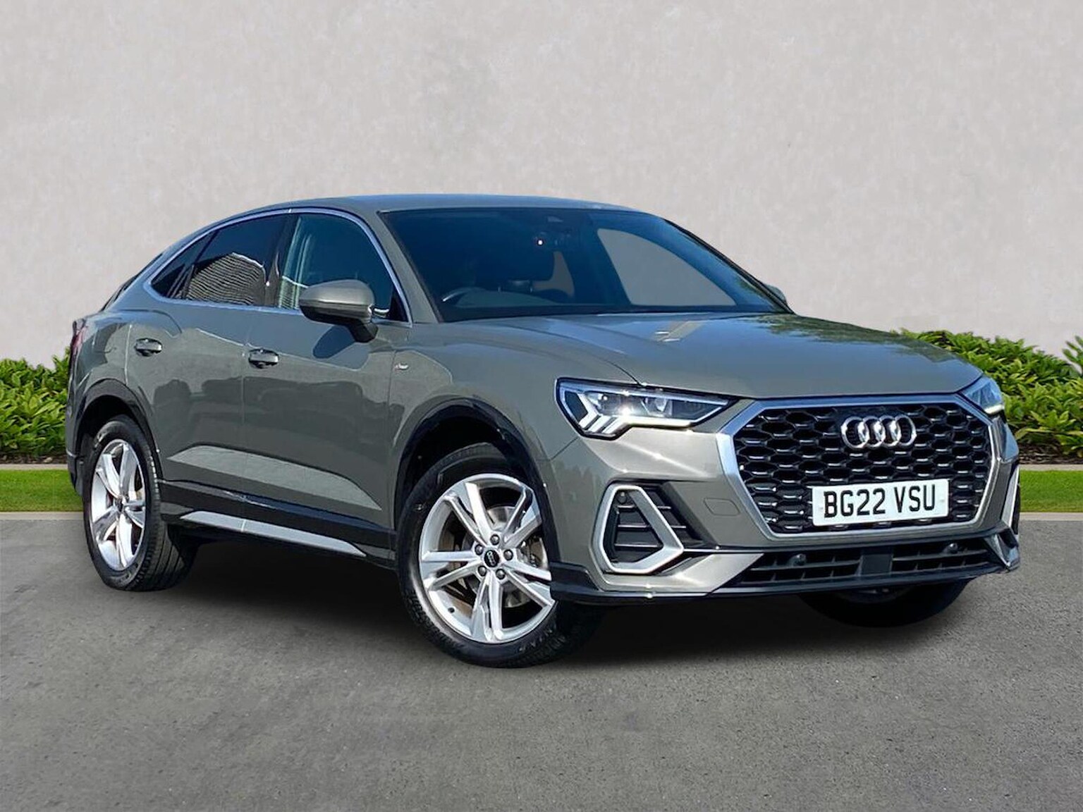 Main listing image - Audi Q3