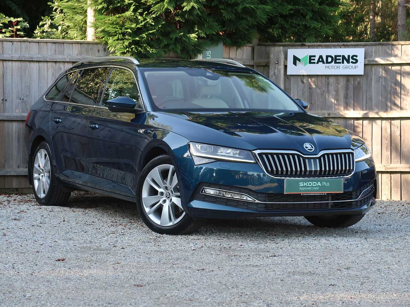 Main listing image - Skoda Superb Estate