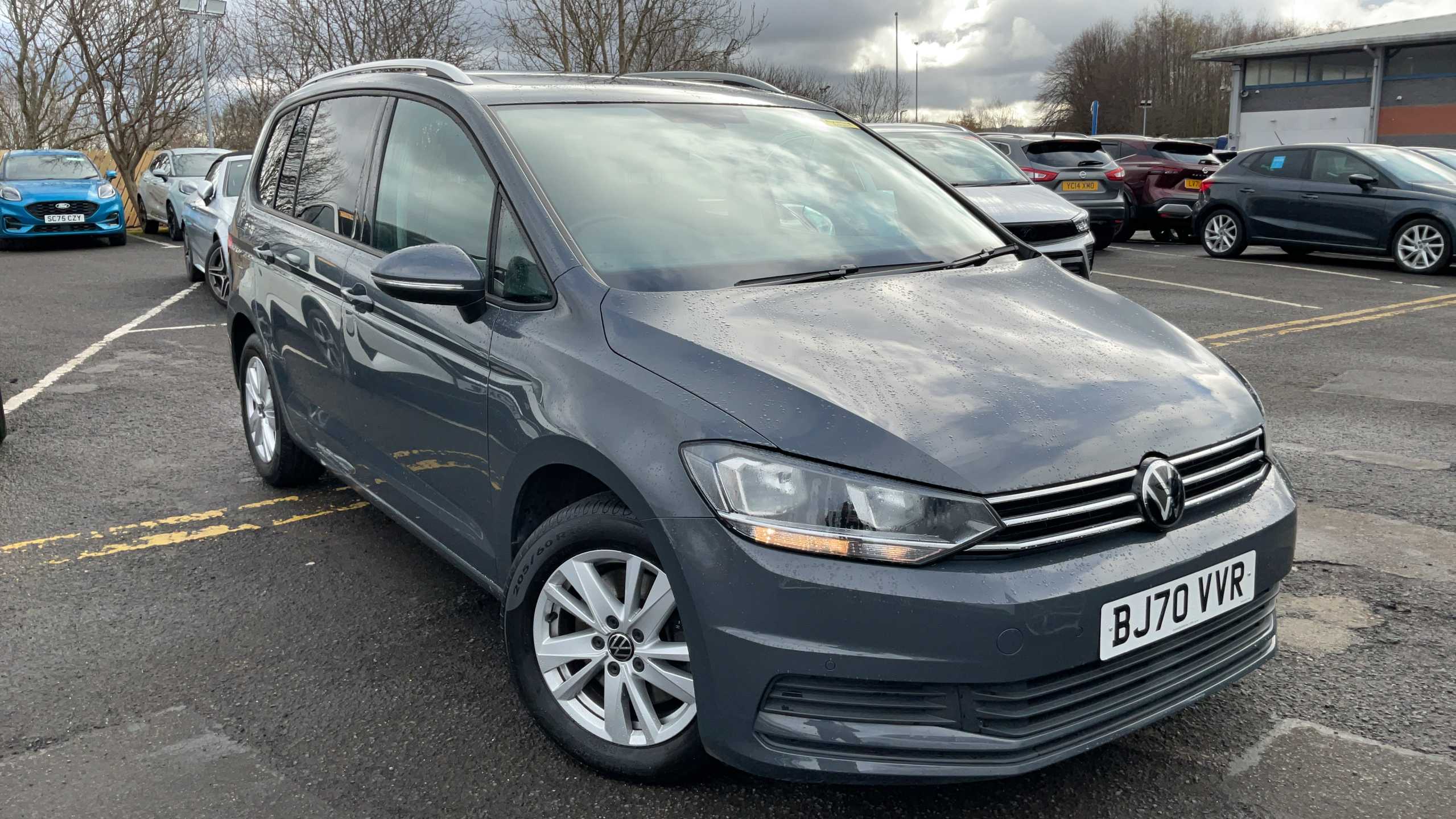 Main listing image - Volkswagen Touran