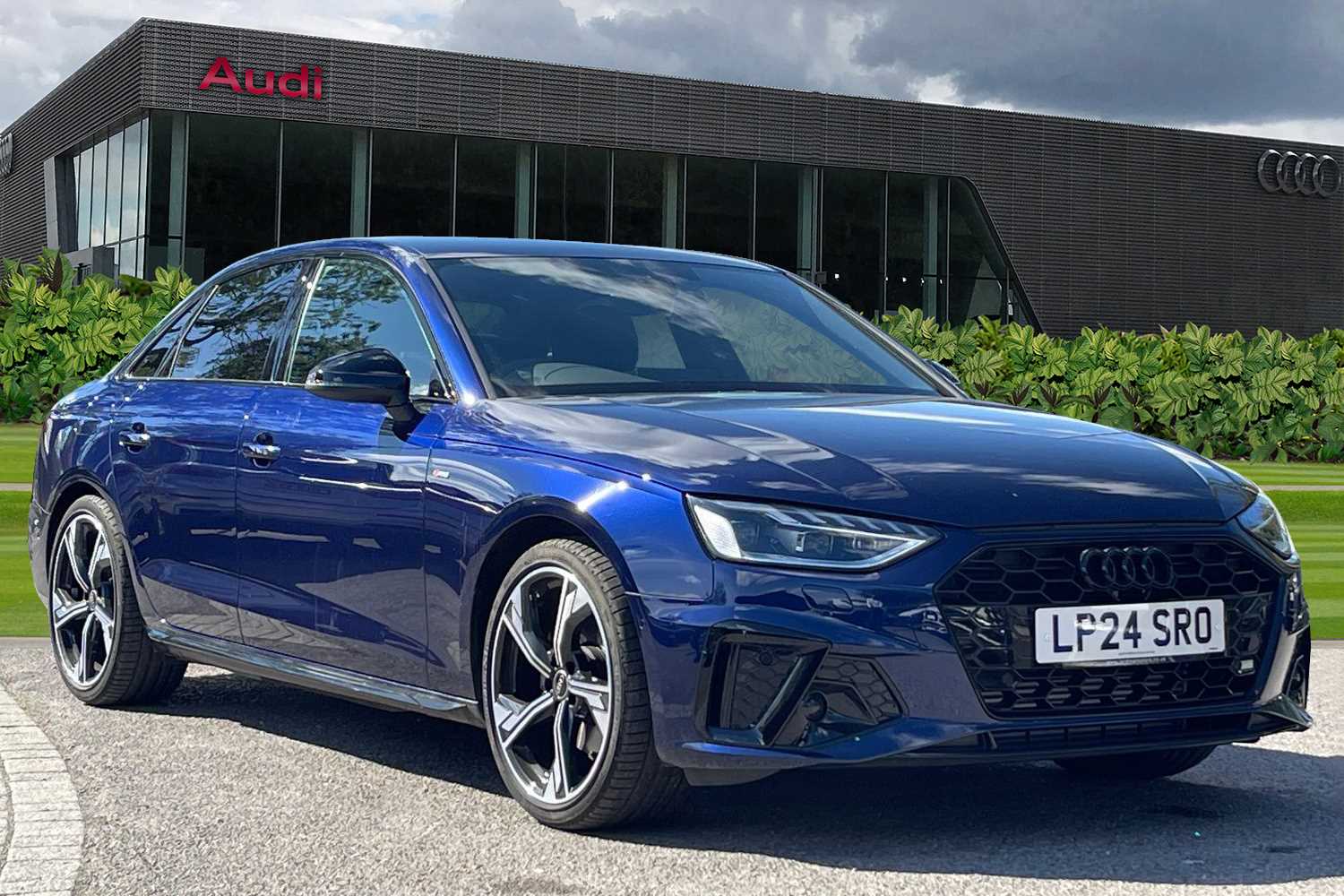 Main listing image - Audi A4