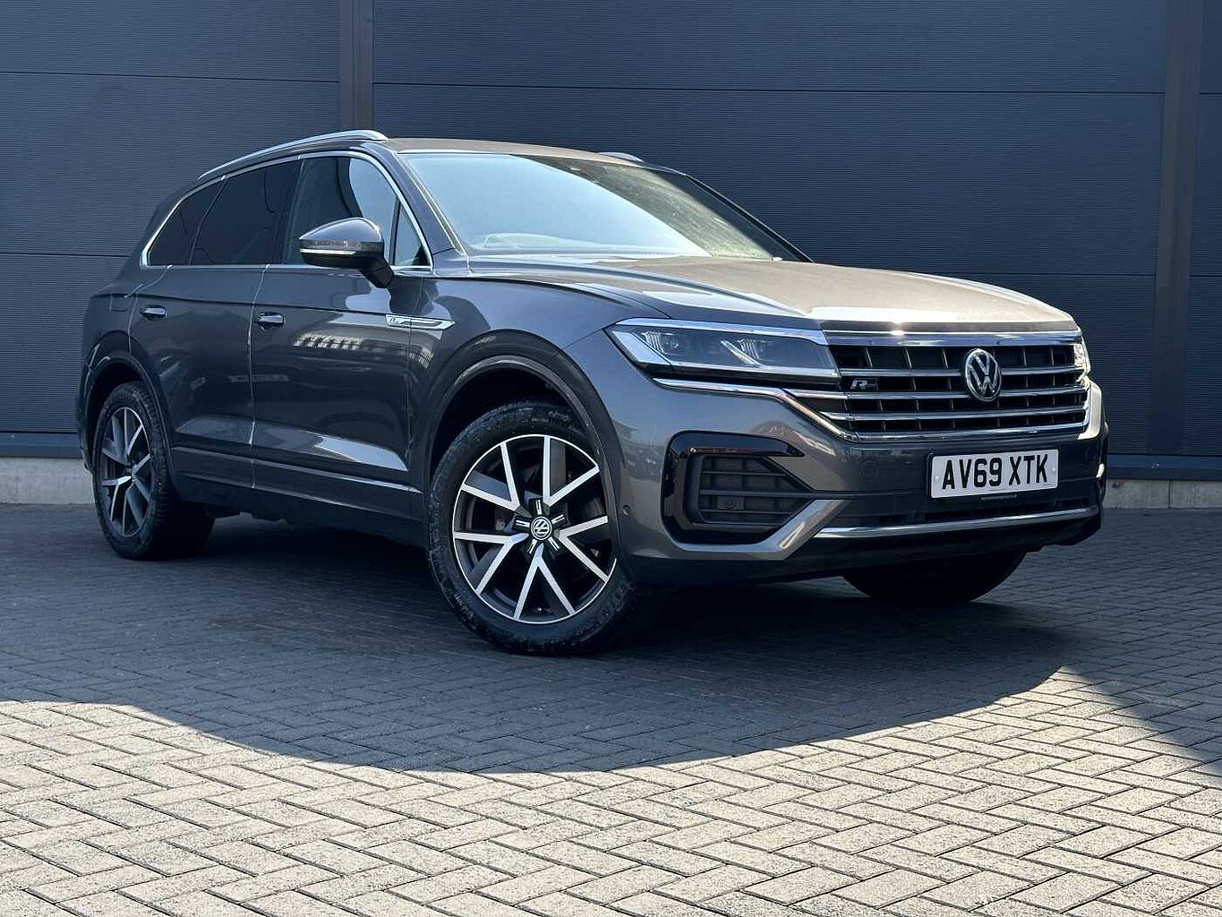 Main listing image - Volkswagen Touareg