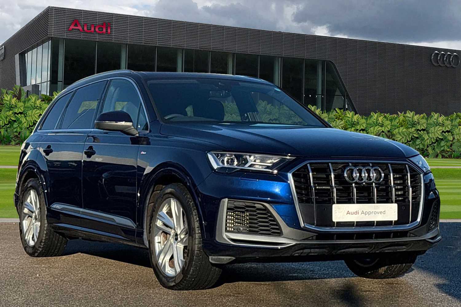 Main listing image - Audi Q7