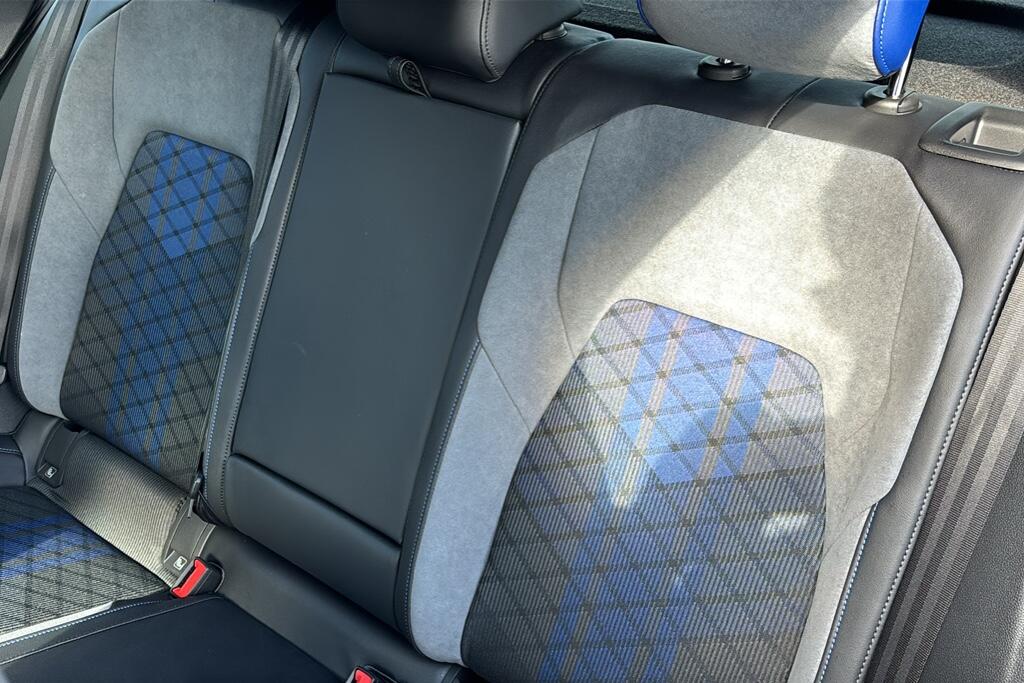 Main listing image - Volkswagen Golf R