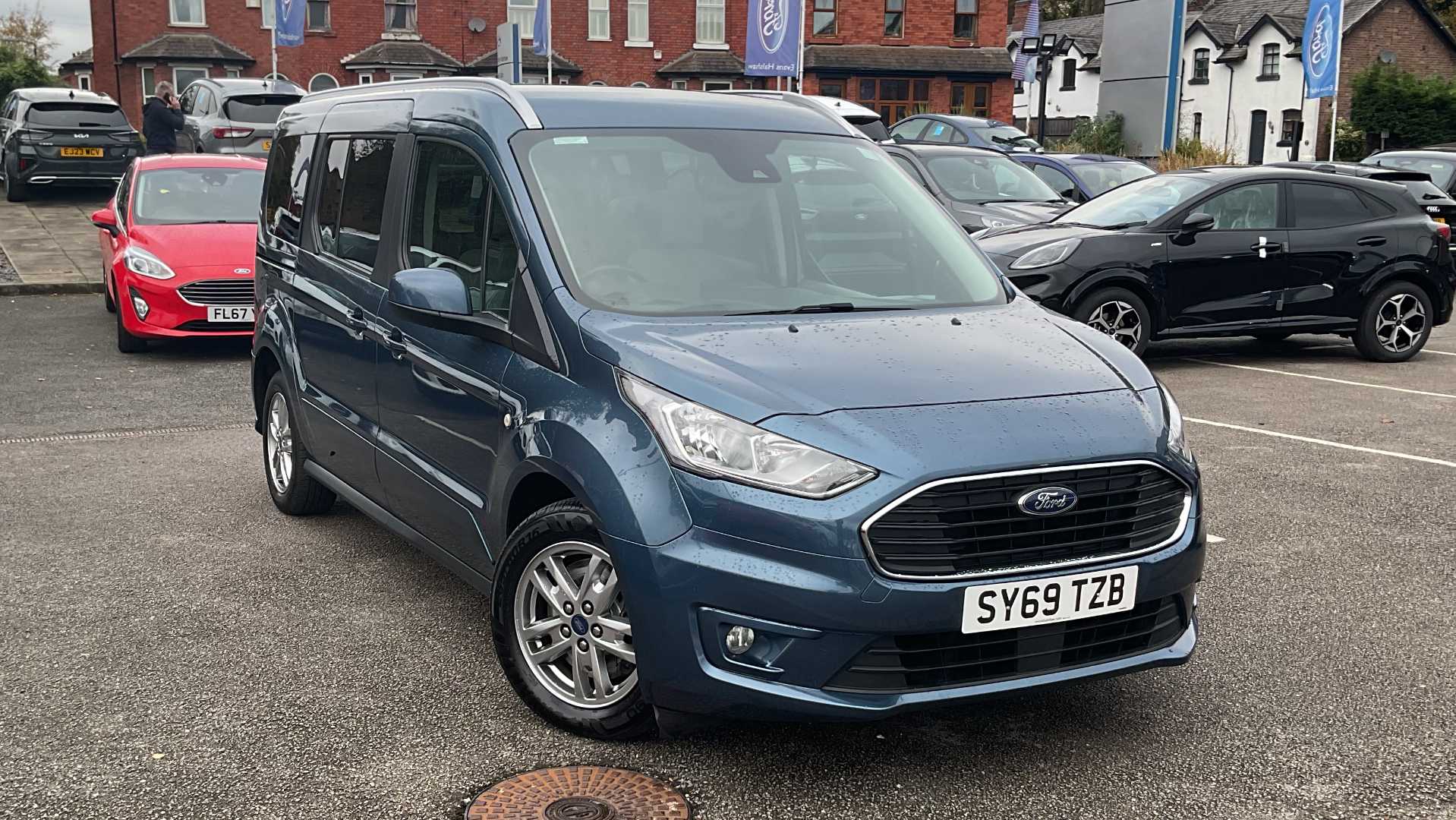 Main listing image - Ford Grand Tourneo Connect