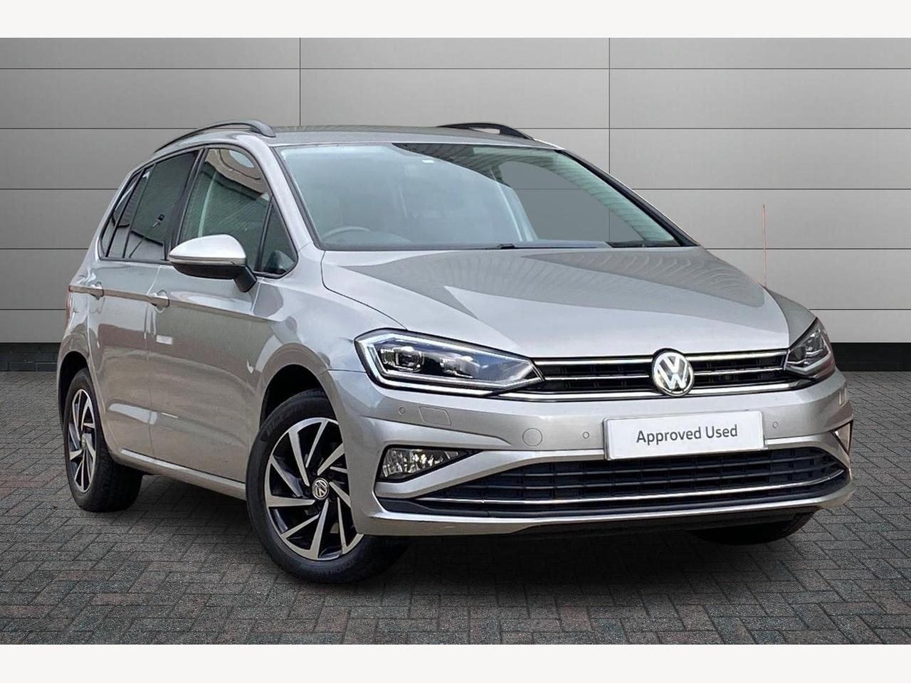 Main listing image - Volkswagen Golf SV