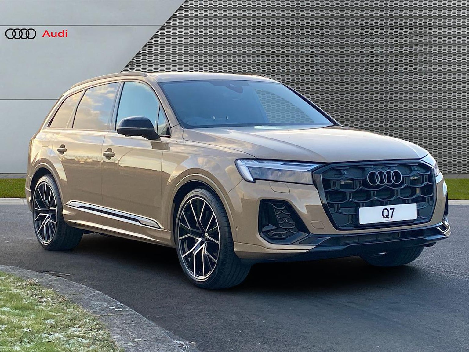 Main listing image - Audi Q7