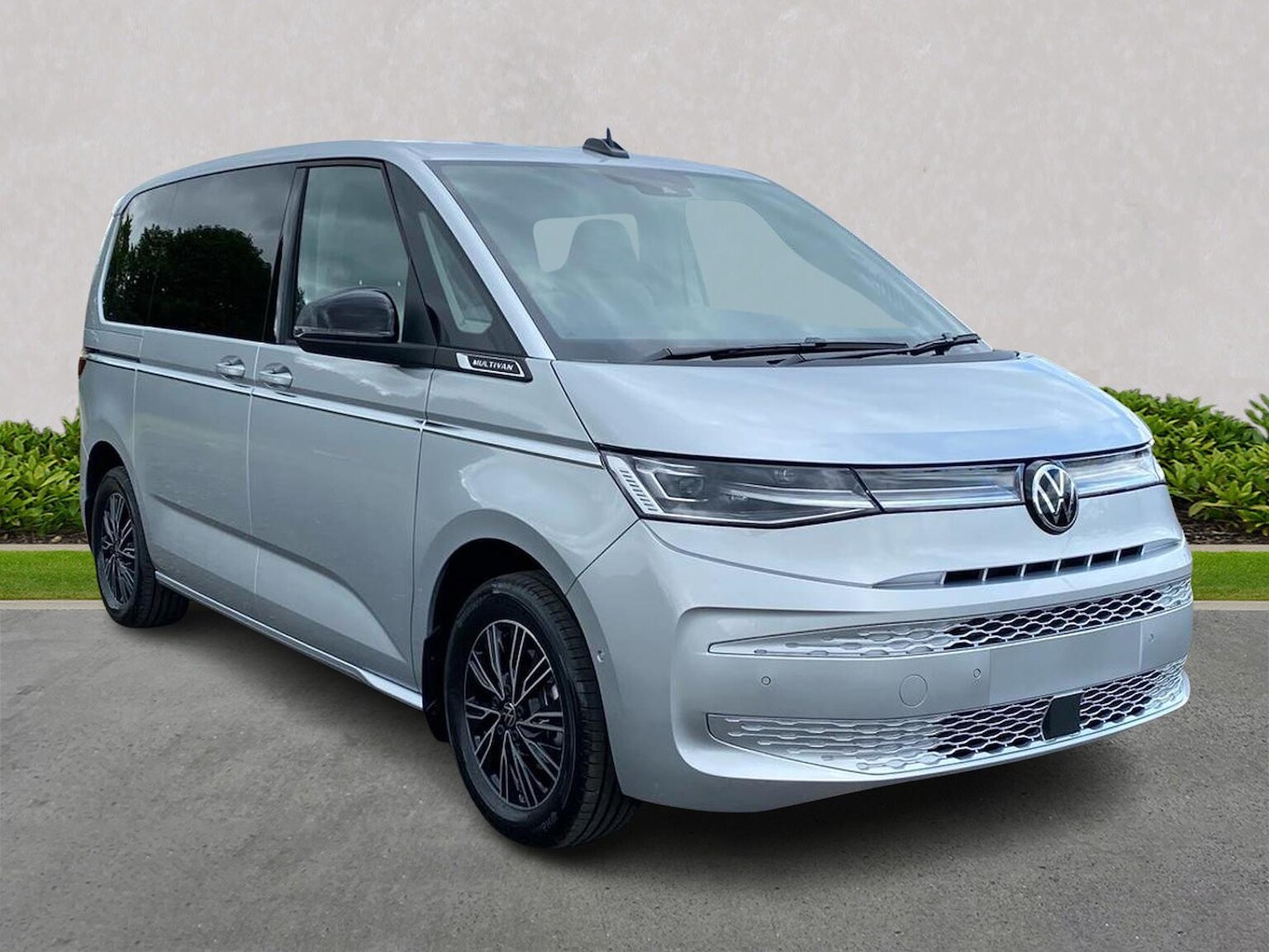 Main listing image - Volkswagen Multivan