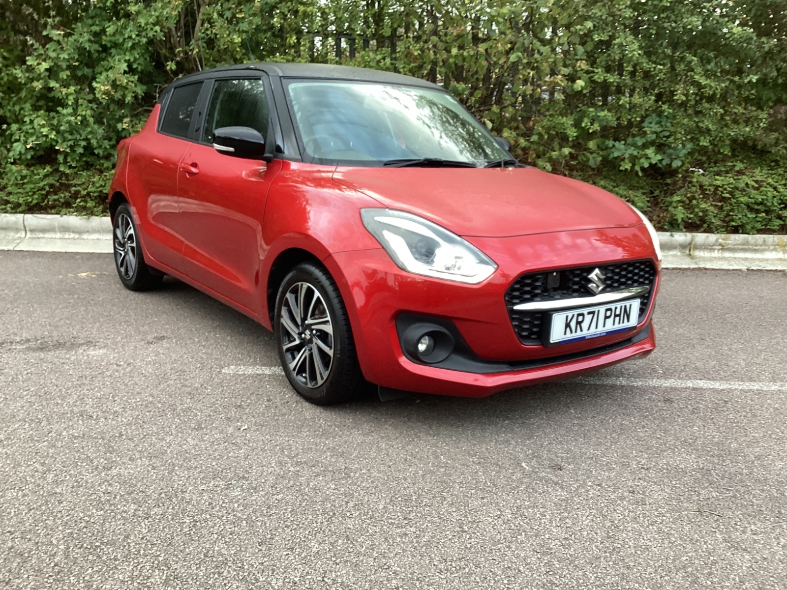 Main listing image - Suzuki Swift