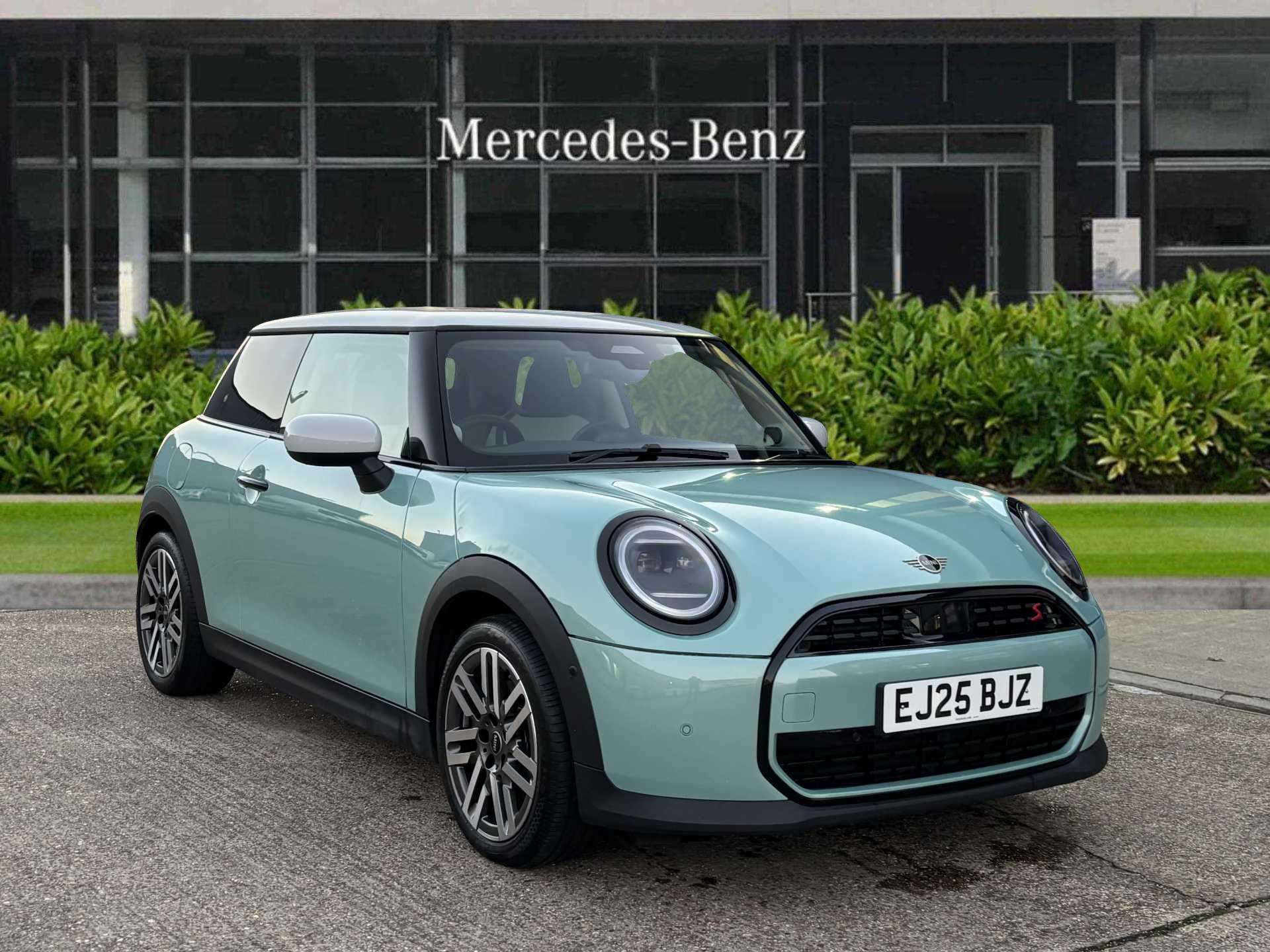 Main listing image - MINI Hatchback