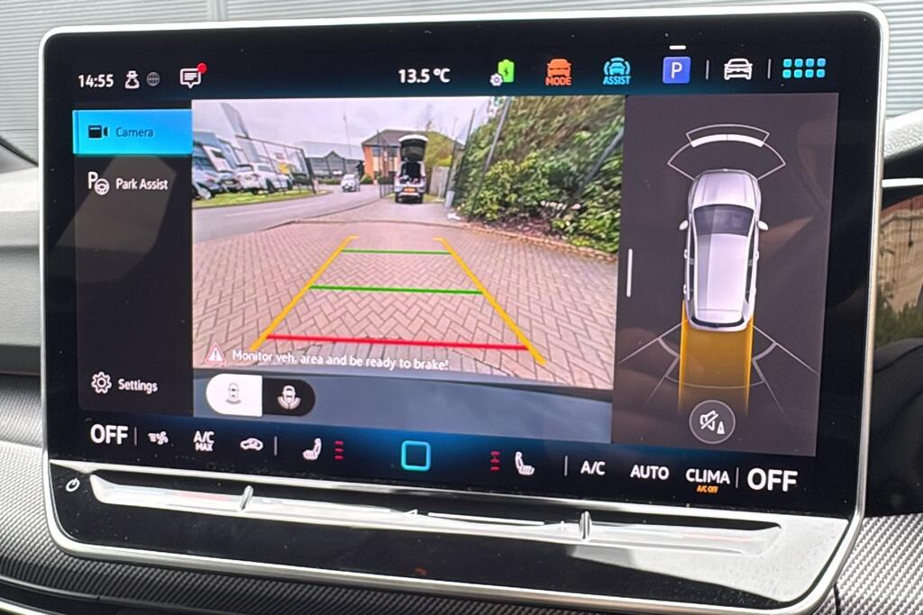 Main listing image - Volkswagen Golf GTE