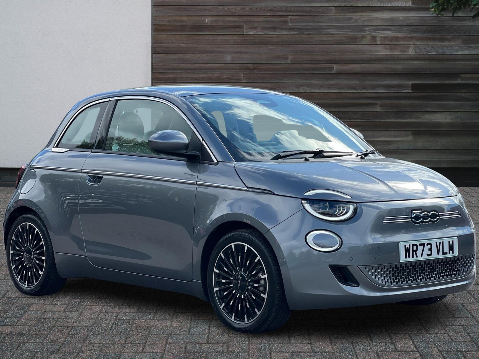 Main listing image - Fiat 500 Electric
