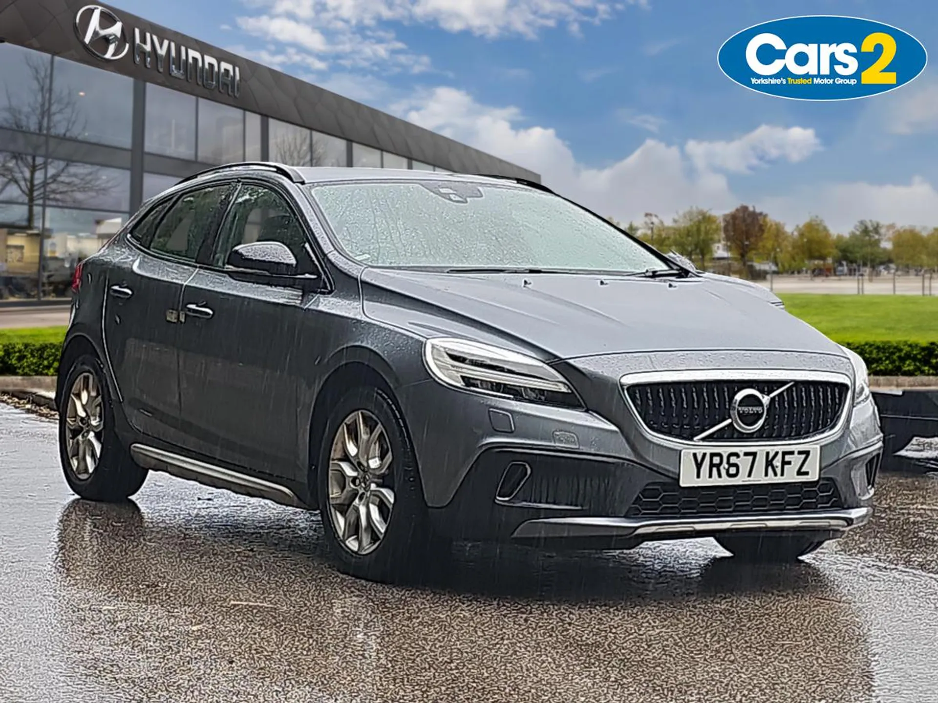 Main listing image - Volvo V40
