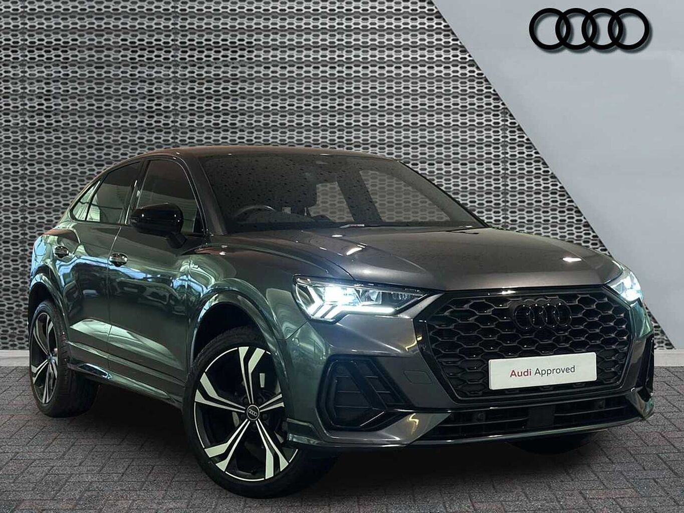 Main listing image - Audi Q3