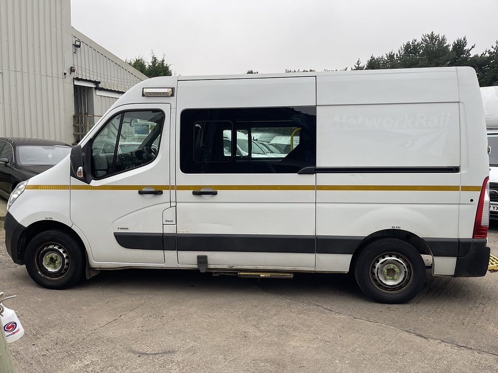 Main listing image - Vauxhall Movano