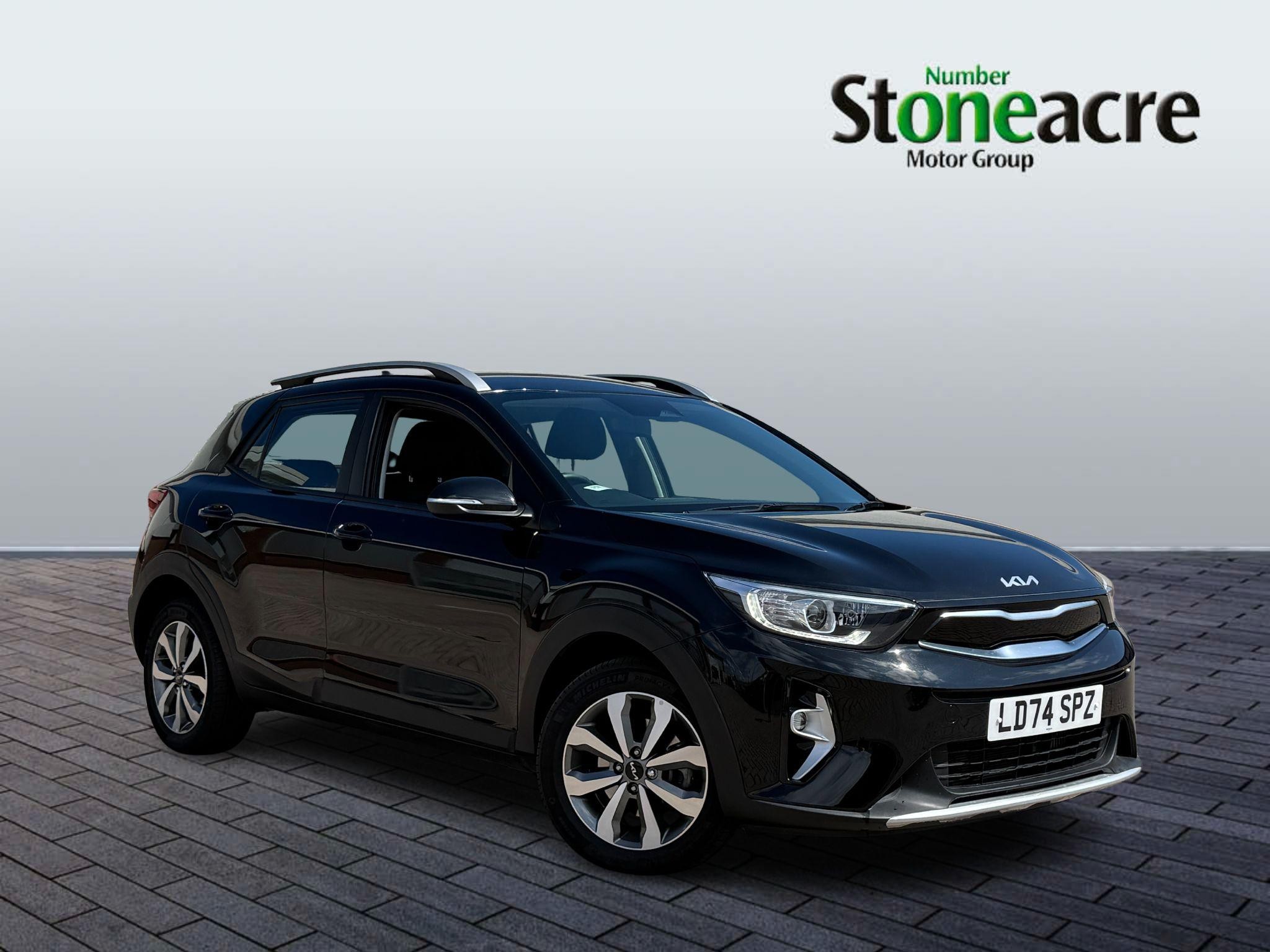 Main listing image - Kia Stonic