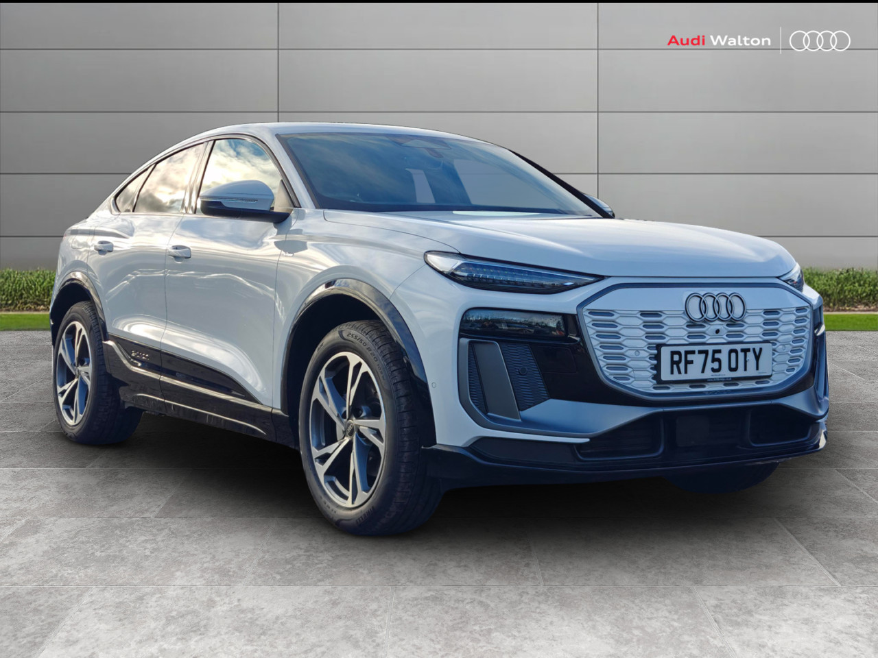 Main listing image - Audi Q6