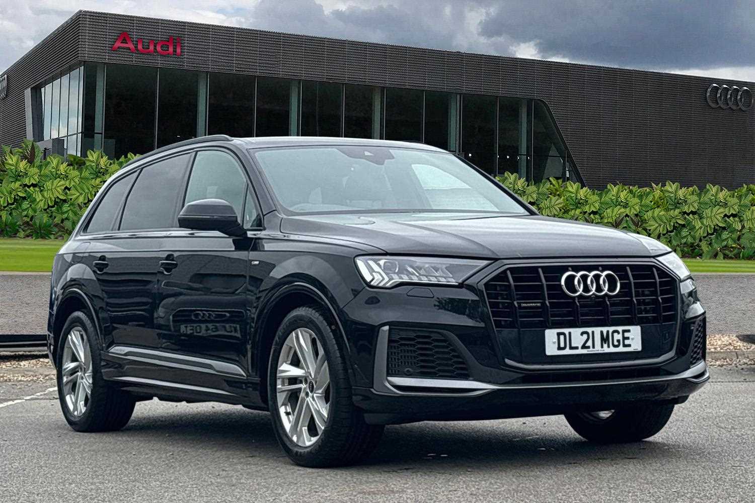 Main listing image - Audi Q7