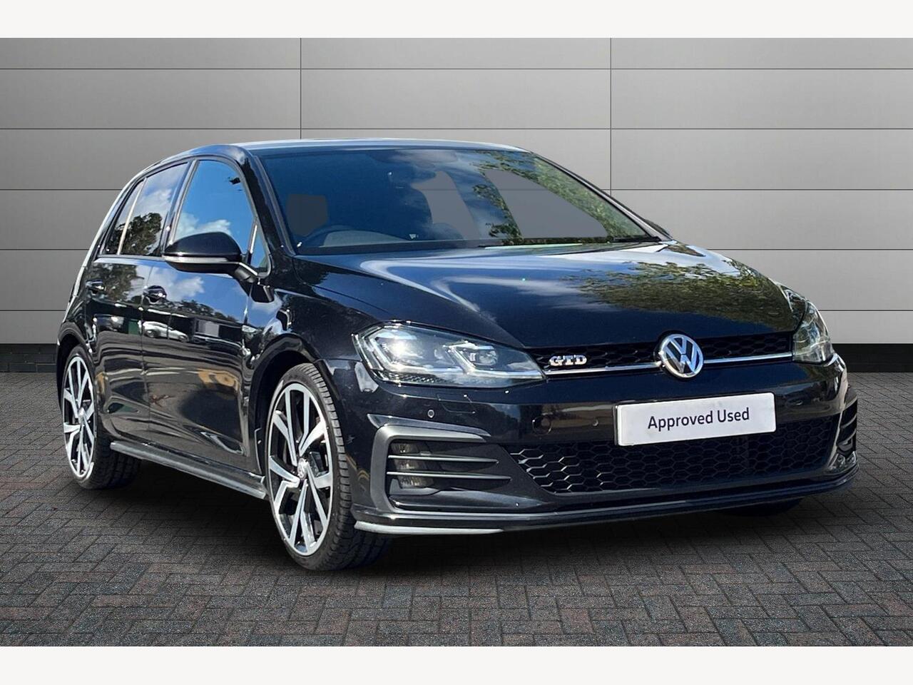 Main listing image - Volkswagen Golf