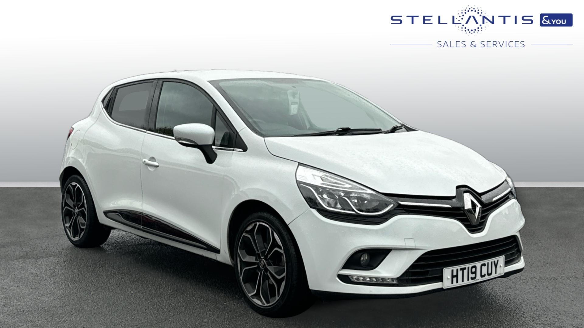 Main listing image - Renault Clio