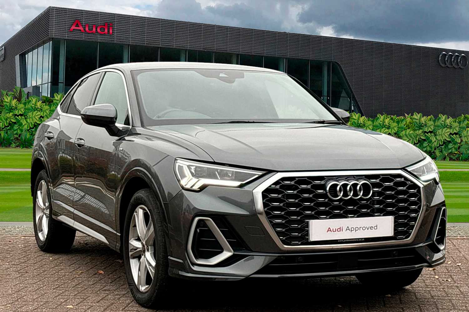 Main listing image - Audi Q3