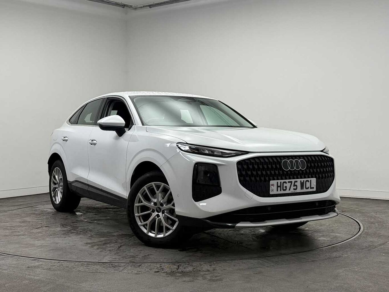 Main listing image - Audi Q3