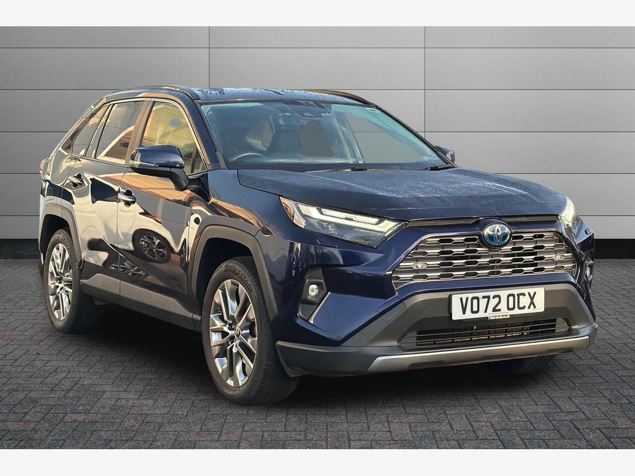 Main listing image - Toyota RAV4