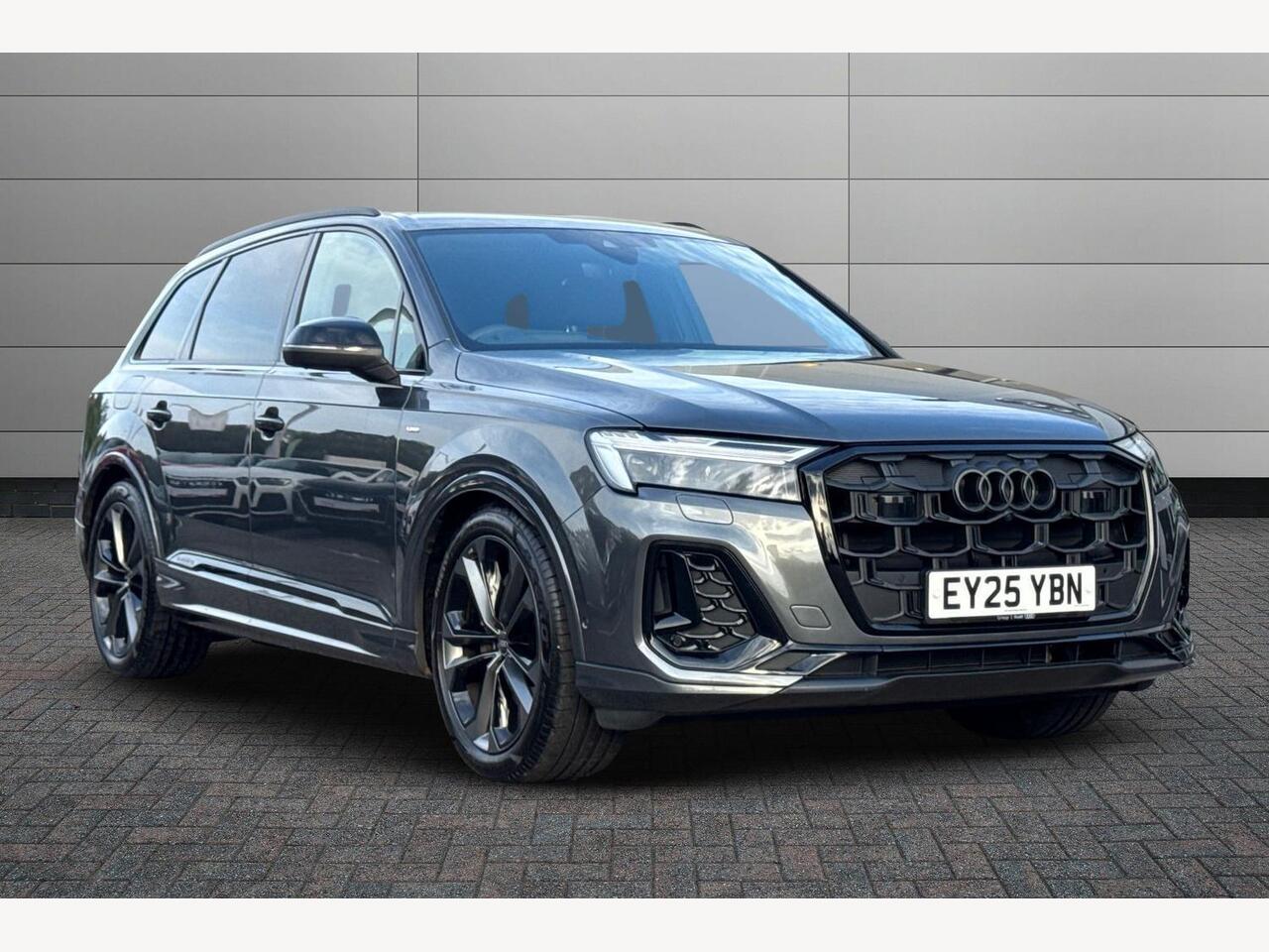 Main listing image - Audi Q7