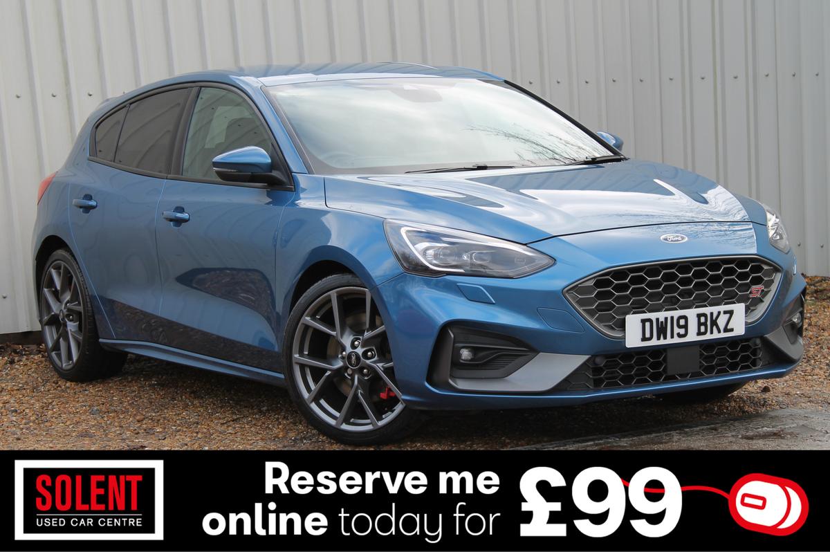 Main listing image - Ford Focus ST