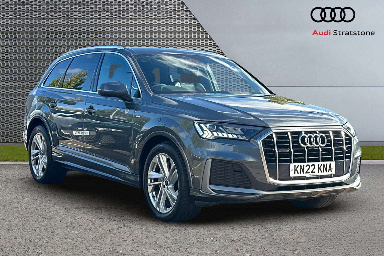 Main listing image - Audi Q7