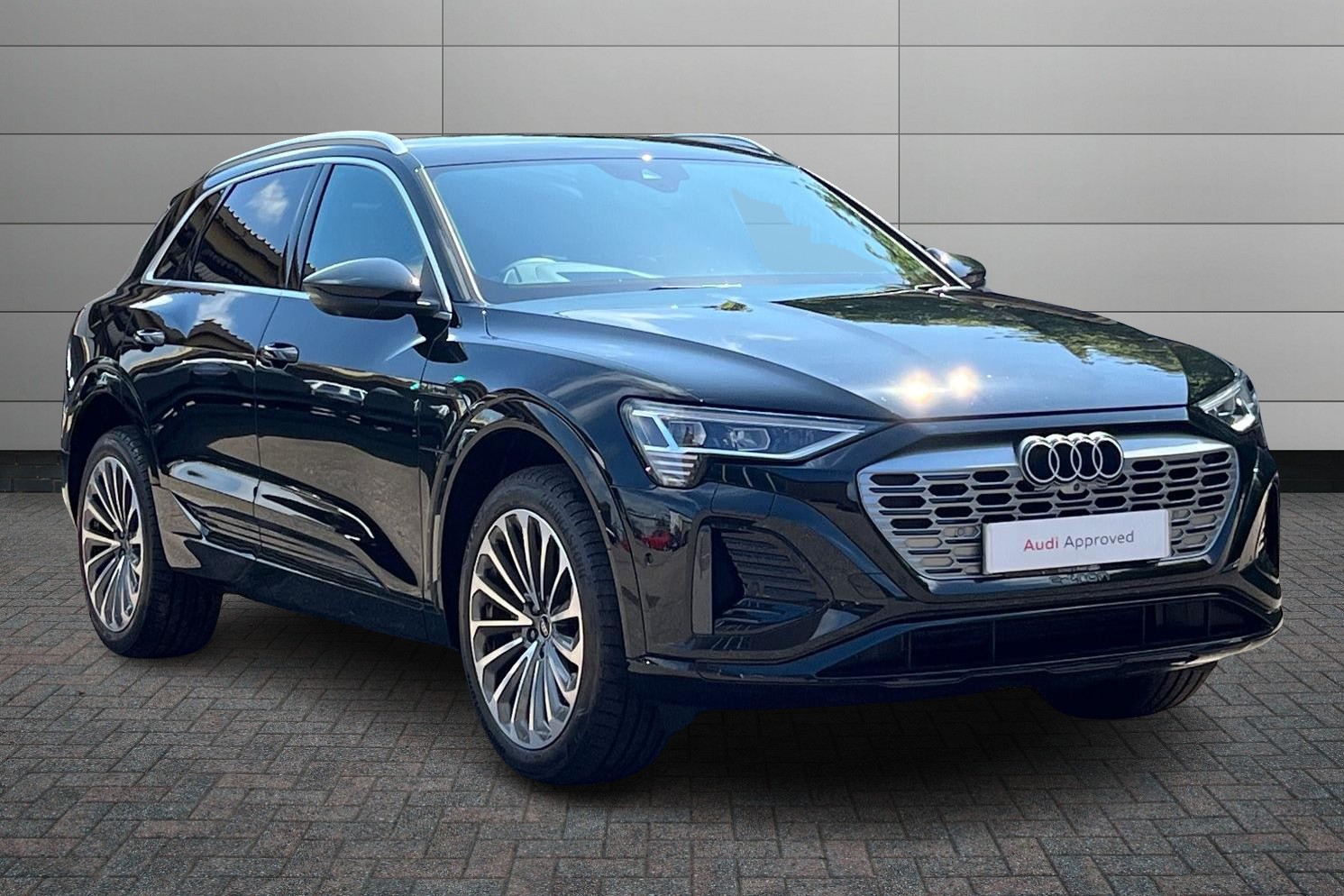 Main listing image - Audi Q8