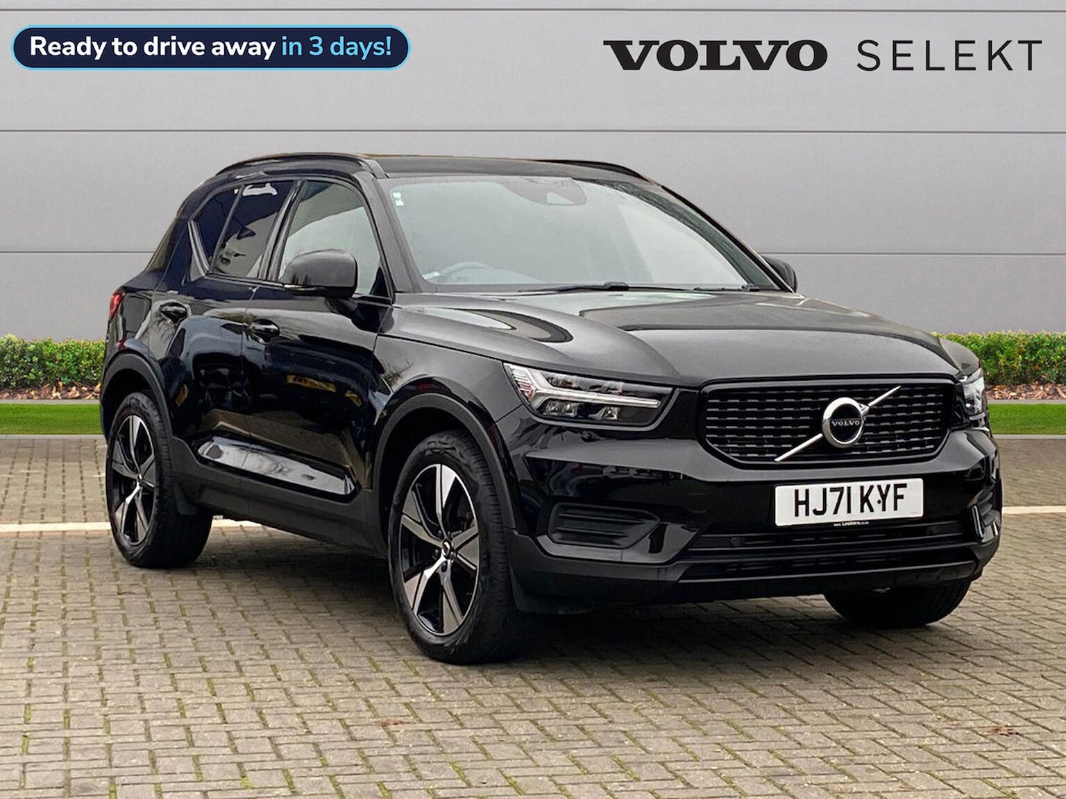 Main listing image - Volvo XC40 Recharge