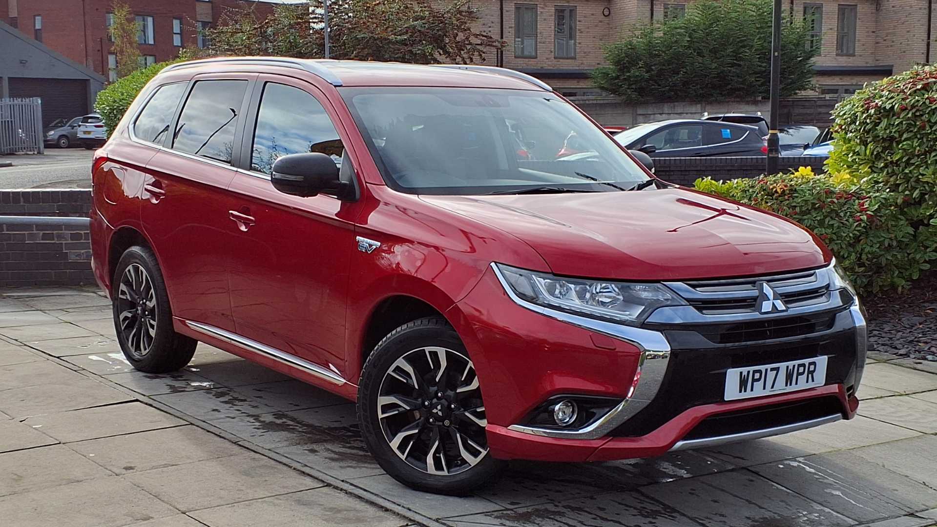 Main listing image - Mitsubishi Outlander