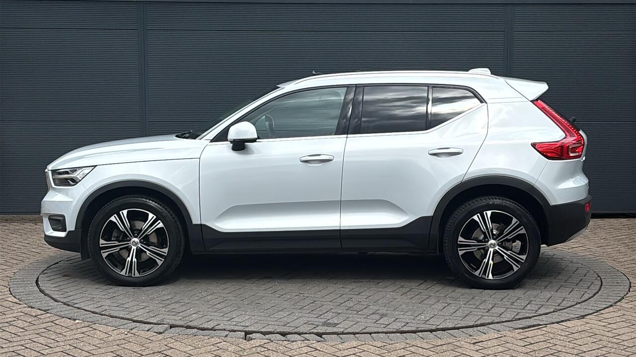 Main listing image - Volvo XC40