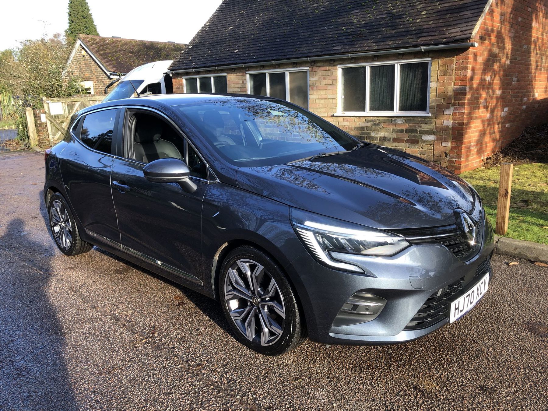 Main listing image - Renault Clio
