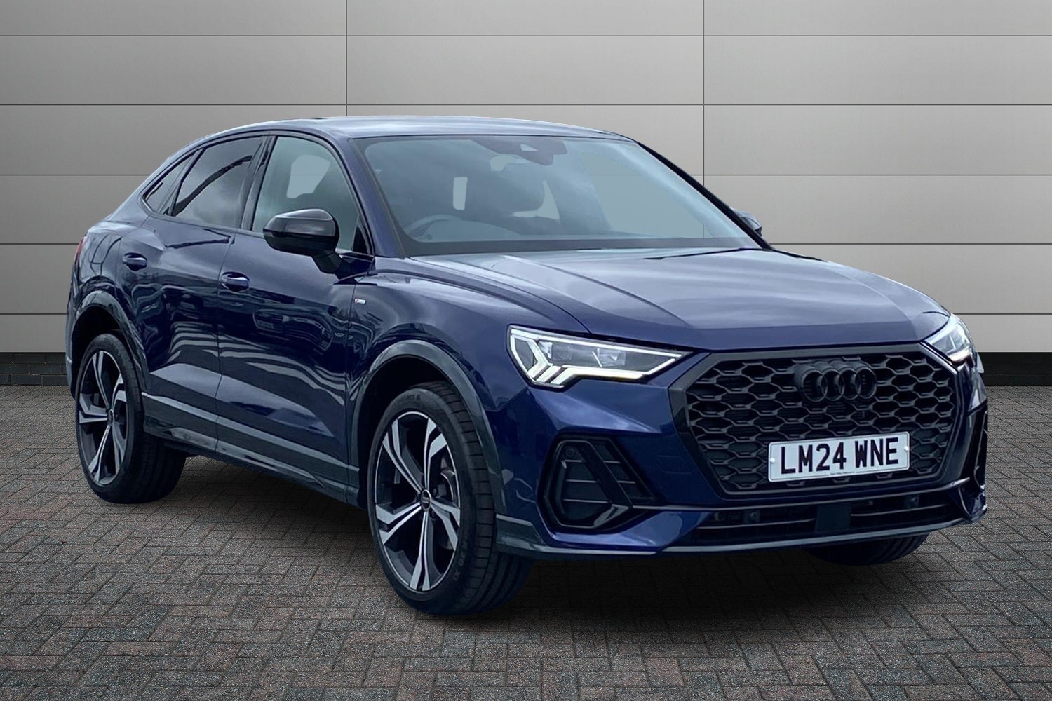 Main listing image - Audi Q3