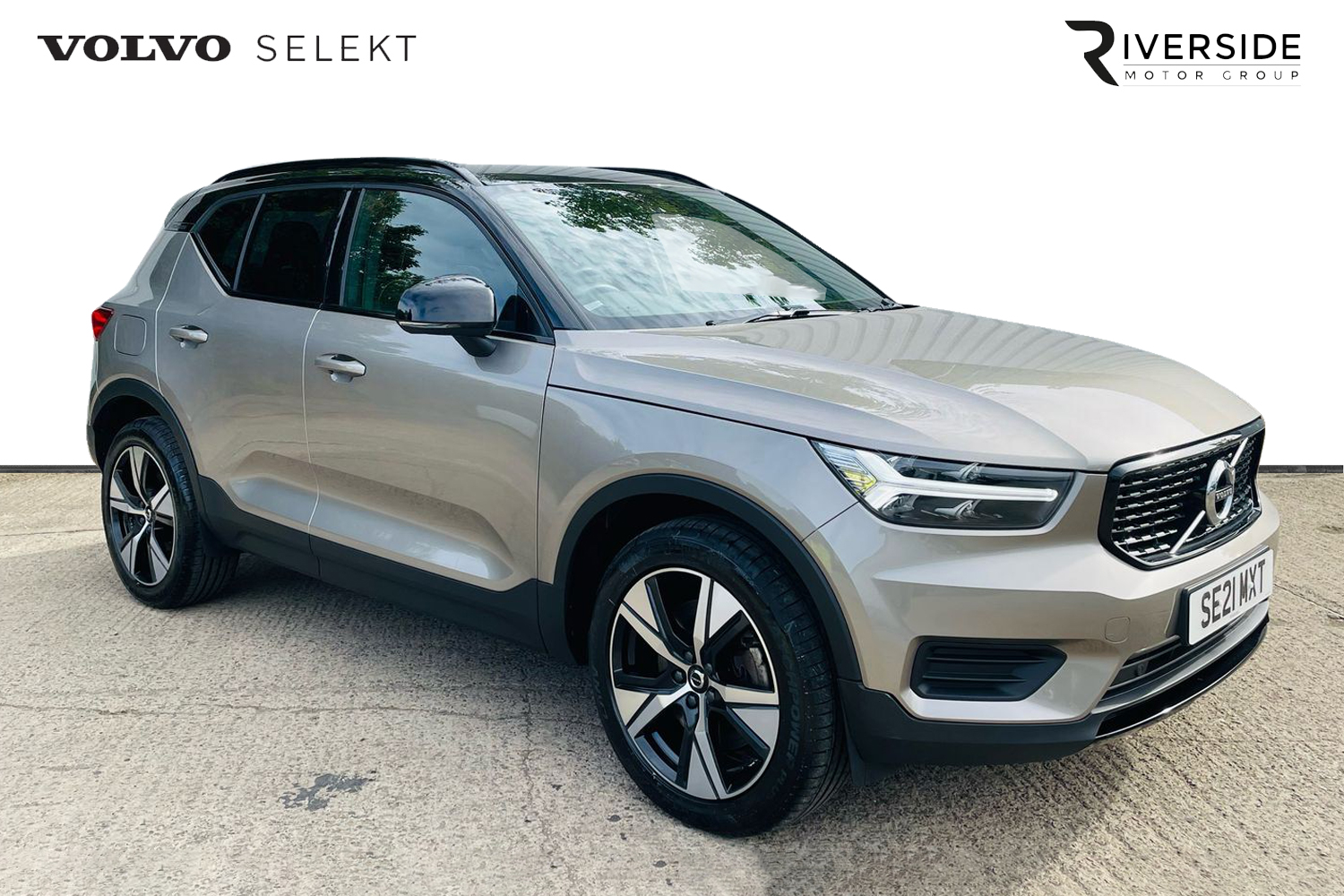 Main listing image - Volvo XC40 Recharge