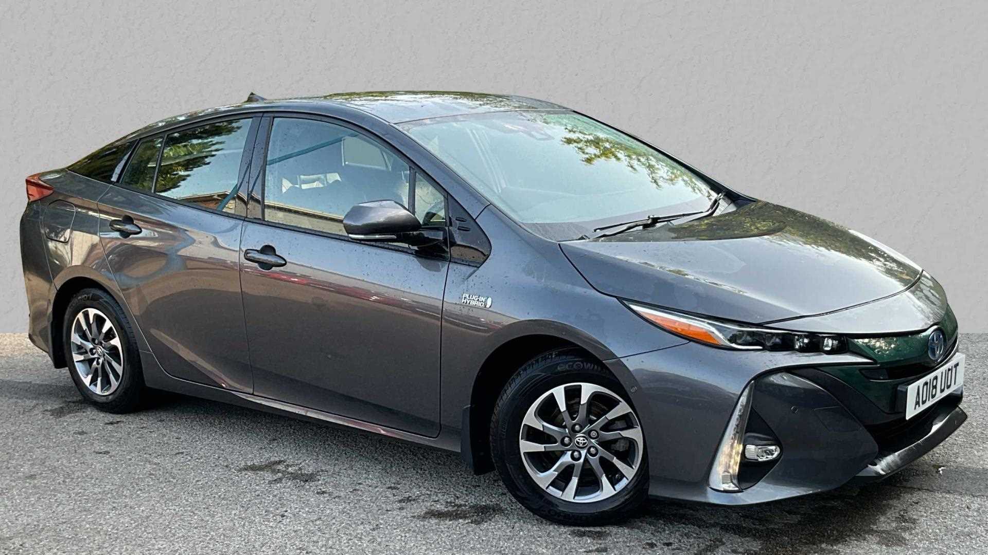 Main listing image - Toyota Prius Plug-In