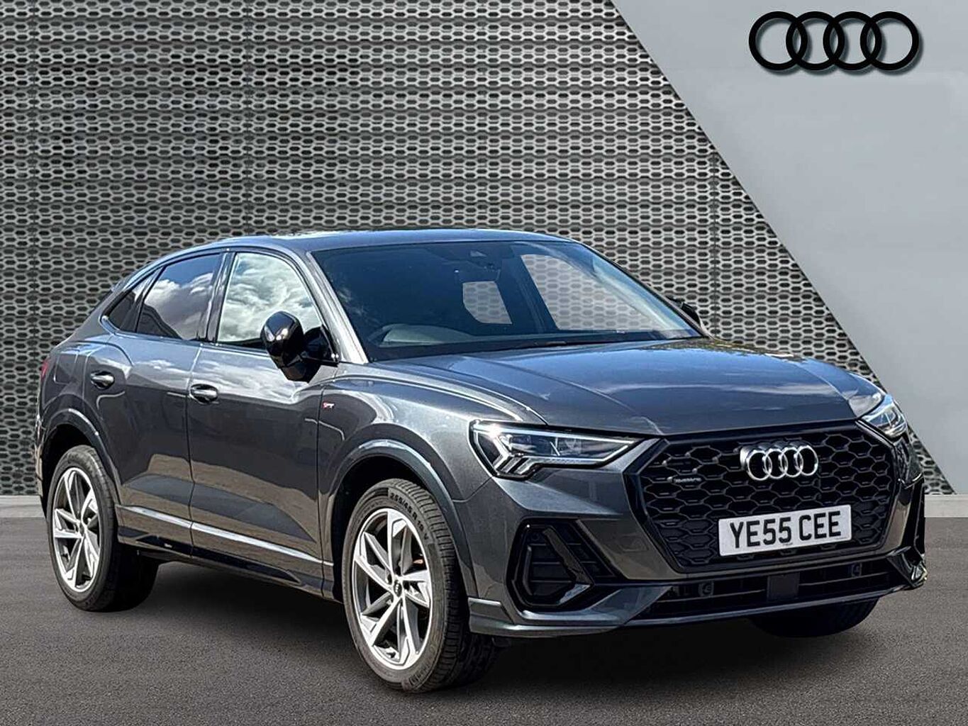 Main listing image - Audi Q3