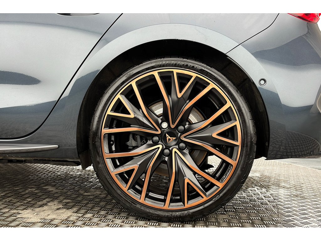 Main listing image - Cupra Leon